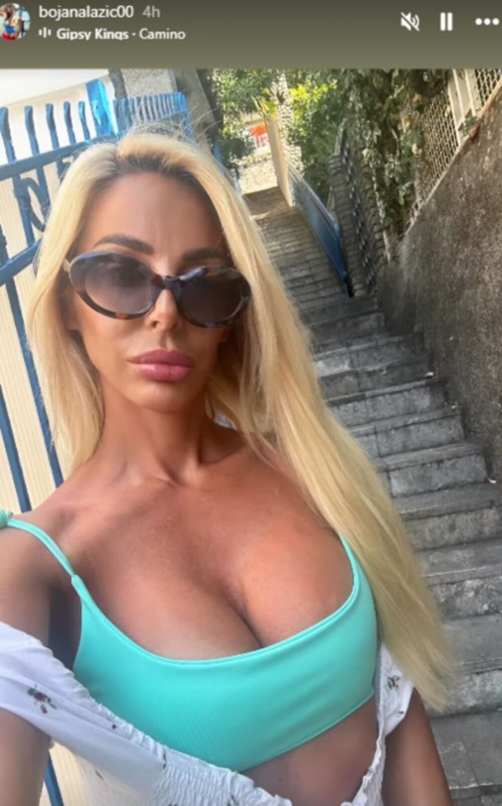 Bojana je pozirala u tirkiznom bikiniju