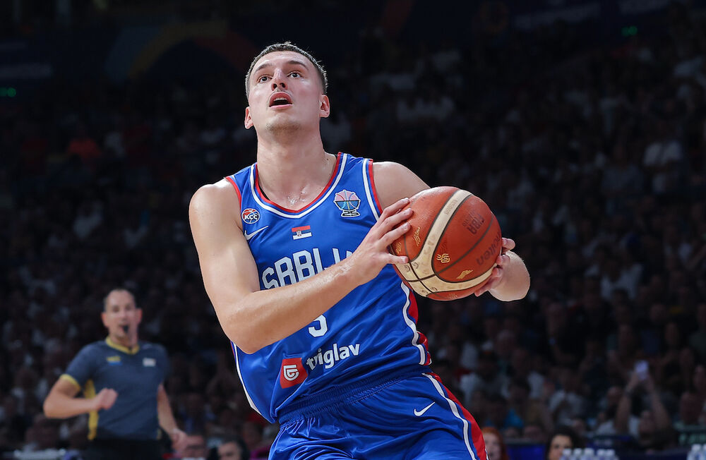 Nikola Jović na utakmici Srbije i Slovenije