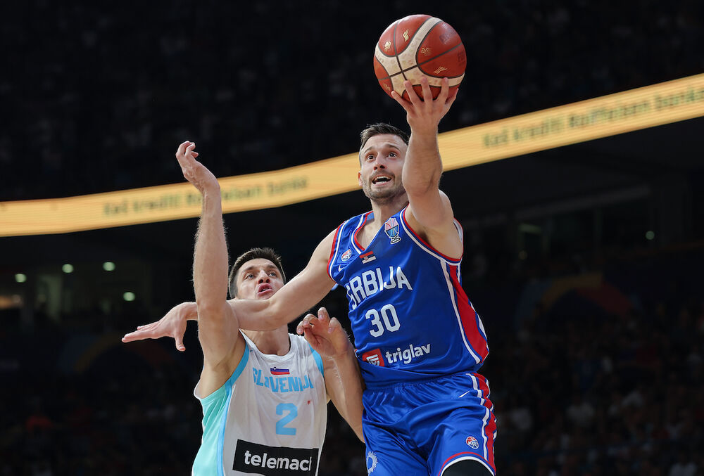 Aleksa Avramović na utakmici Srbije i Slovenije