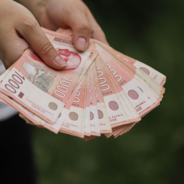 ZVANIČNO! Od sutra vanredno povećanje MINIMALCA i PLATA u ovim sektorima u Srbiji!