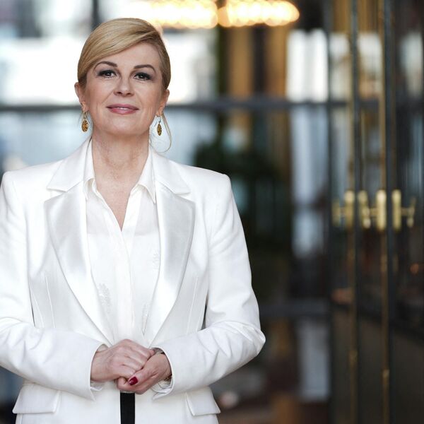 Šta joj se desilo? Kolinda šokirala izgledom, u jedno svi gledaju - nećete moći da TREPNETE, ostaćete bez TEKSTA!