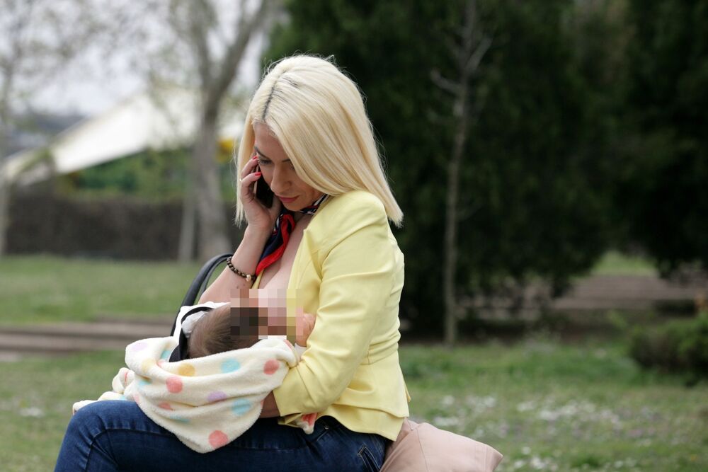 Jovana radi i doji Leu