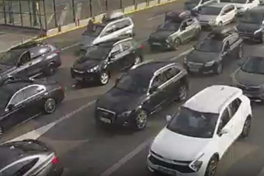 "Katastrofalna gužva od Batajnice ka Dobanovcima": Hitno pronađite alternative, ovo će da traje jako dugo!