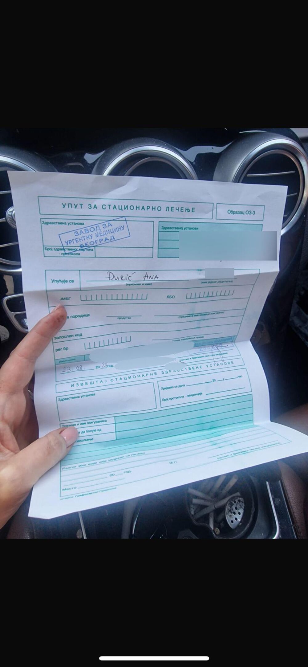 Ana priložila papire