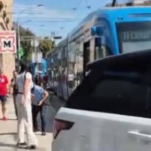 Parkirala zver nasred puta, pa premlatila čoveka: Hrvaticu koja se potukla sa vozačem tramvaja čeka opaka kazna!