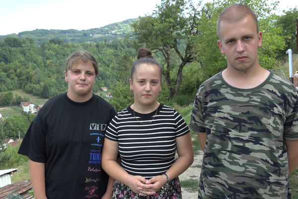 Potresna priča troje mališana iz Prijepolja: Ostali su i bez oca i bez majke, sada imaju samo jednu želju! (FOTO)