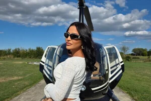 Helikopterom stigla na proslavu! Pevačica u luksuzu od glave do pete, samo za 1 detalj dala ogromnu cifru (FOTO)
