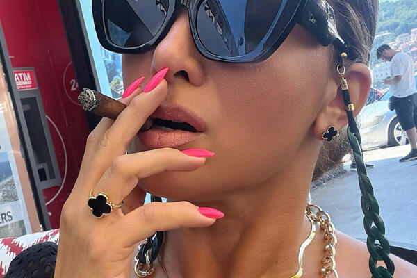 Karleuša, jesi li ovo stvarno ti? Žena se prepolovila, a lice kao "kod devojčice" - TOMPUS u ustima i luks život