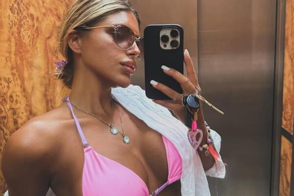 NAJSKANDALOZNIJA VODITELJKA PINKA OVIH DANA POKAZALA PRAVO LICE! Mokra do kože - priče o OŽENJENOM je ne dotiču