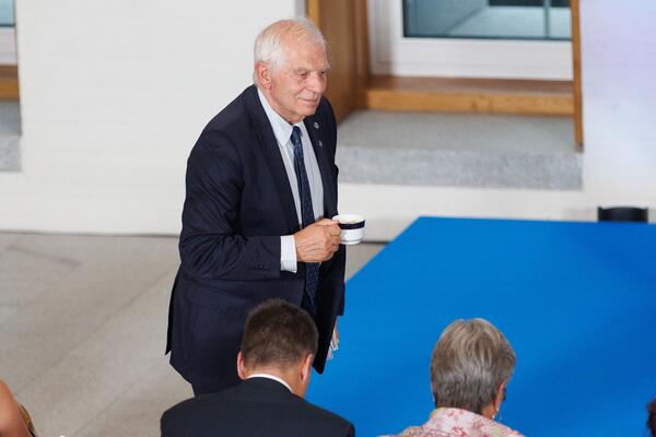 "LJUDI GLADUJU, A OVA BANDA UBICA KAŽU DA SU NA DIJETI": Moćnik zagrmeo i pocrveneo od BESA, ovako više ne ide
