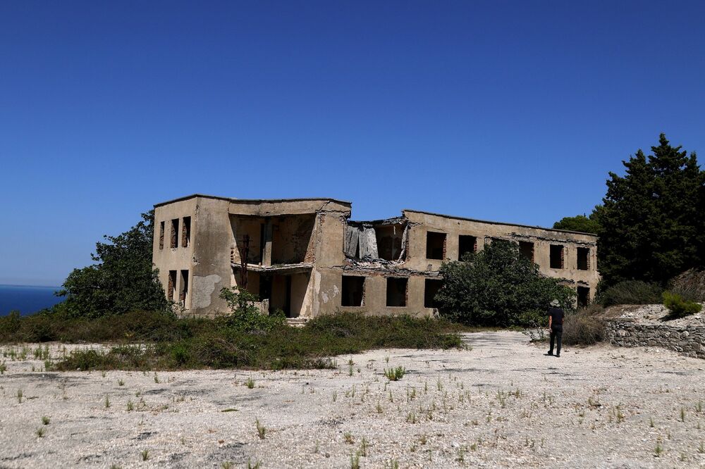 Sazan, Ostrvo Sazan, Albanija