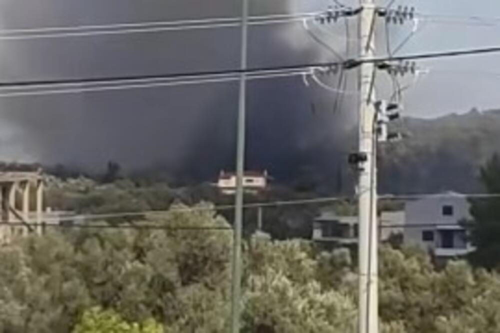 Ogroman požar u Atiki: Pogledajte prve snimke vatrene stihije, poslato hitno upozorenje stanovništvu (VIDEO)