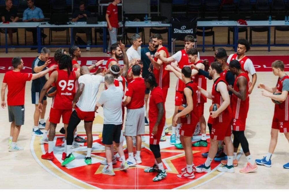 Zvezda odradila novi trening, pojavio se i on!