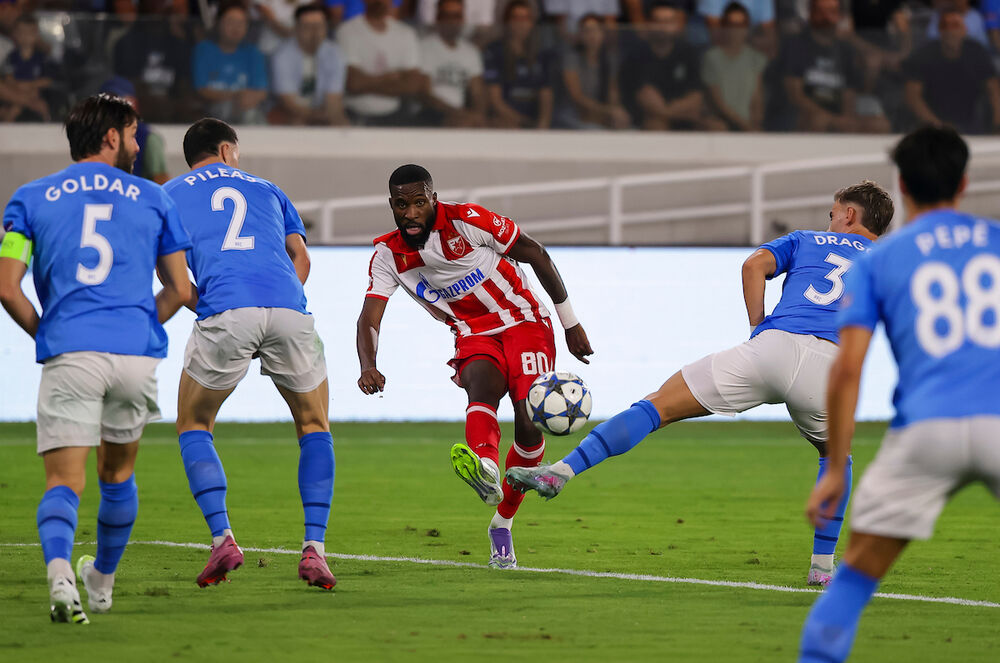 Šavi Babika na utakmici Pafosa i Crvene zvezde