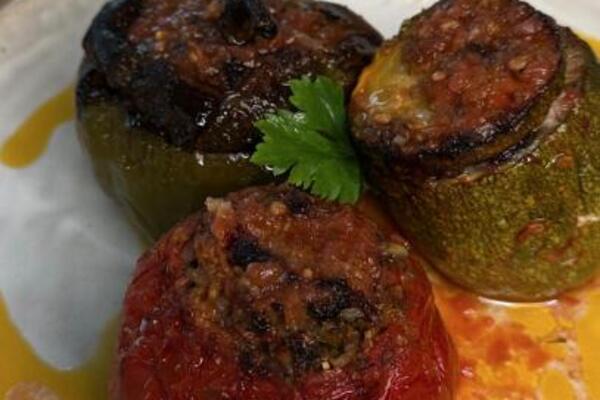 Ovako Grci spremaju svoju verziju punjenog povrća! Ne pada im napamet da stavljaju MLEVENO MESO