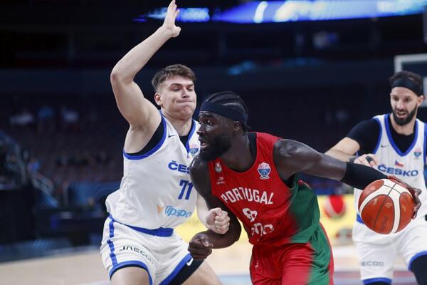 Debakl favorita i veliko iznenađenje u meču rivala Srbije (Video)