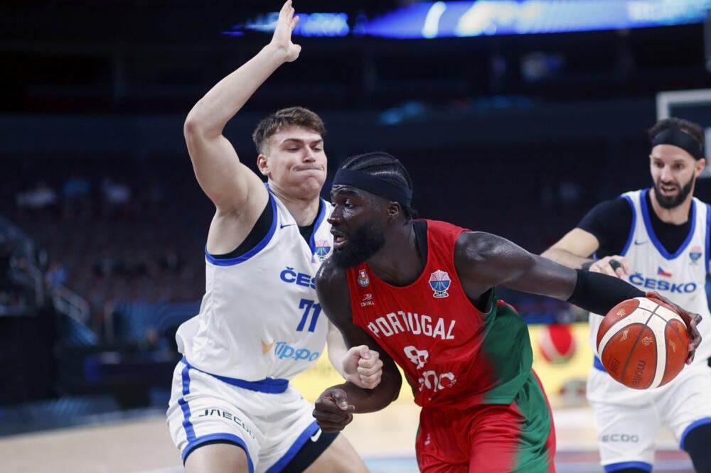 Debakl favorita i veliko iznenađenje u meču rivala Srbije (Video)