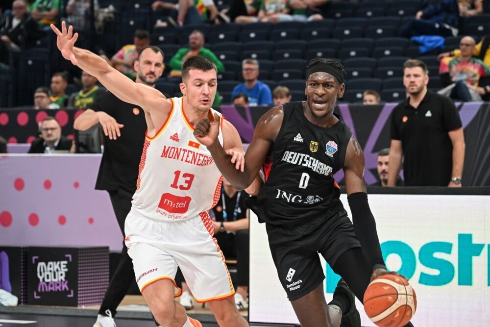 Isak Bonga na utakmici Crne Gore i Nemačke