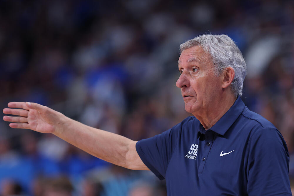 Pešić oštro demantovao da je pred prijateljima prozivao igrače!