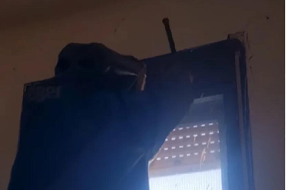 Najjeziviji snimak iz kuće u Srbiji: Kada je Vladica izlupao deo zida, izletelo je desetine "demona", doživeo HOROR