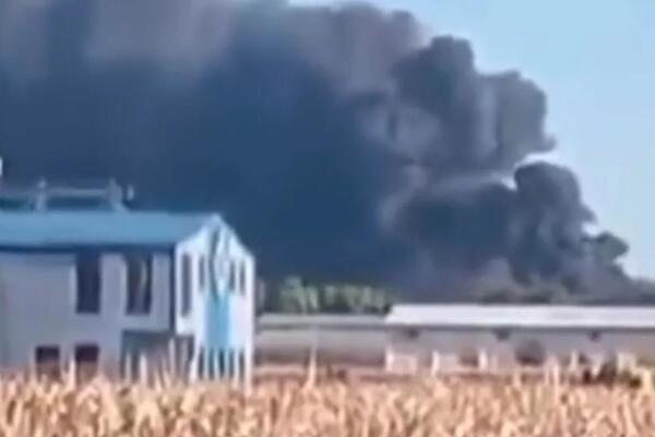 Gori kod Ade: Požar zahvatio celu plantažu i fabriku, nadležni uputili važan APEL! (VIDEO)