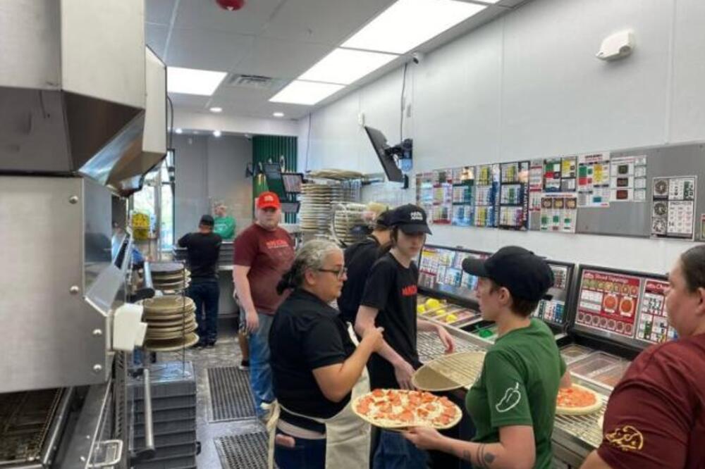 Danas je čuveni MILIONER, a nekad... Neverovatna priča čoveka koji je od dostavljača hrane postao vlasnik carstva!