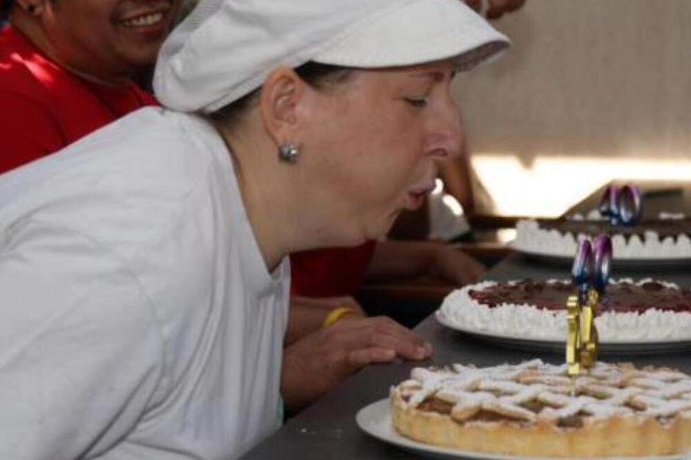 Kuvarica Jasna za 20 godina rada dobila od gazde nesvakidašnji poklon: Mislila je da je sitnica, kad u kutiji...