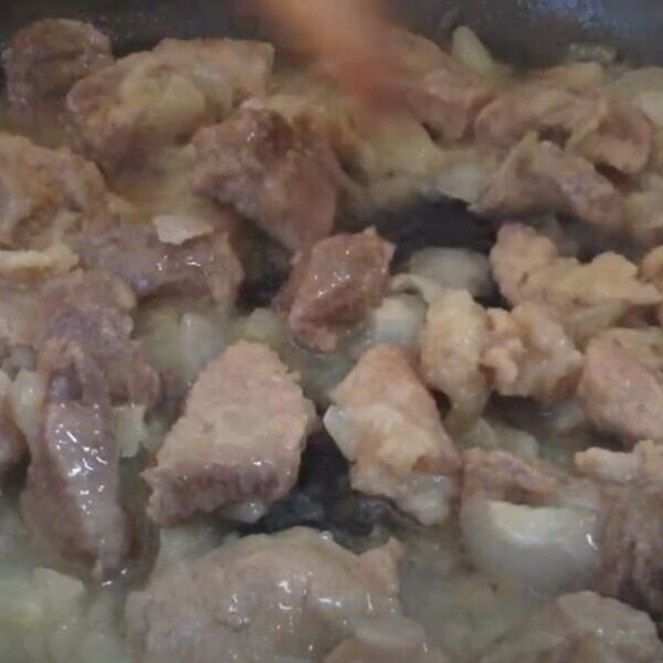 Ovo je tajna najboljeg dinstanog mesa! Običnu šniclu pretvorite u čudo, evo i pomoću čega