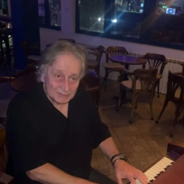 Ovaj Srbin je bio sa 3 žene u isto vreme, sa 30 napravio dete maloletnoj pevačici! Balkan u šoku zbog ovih detalja