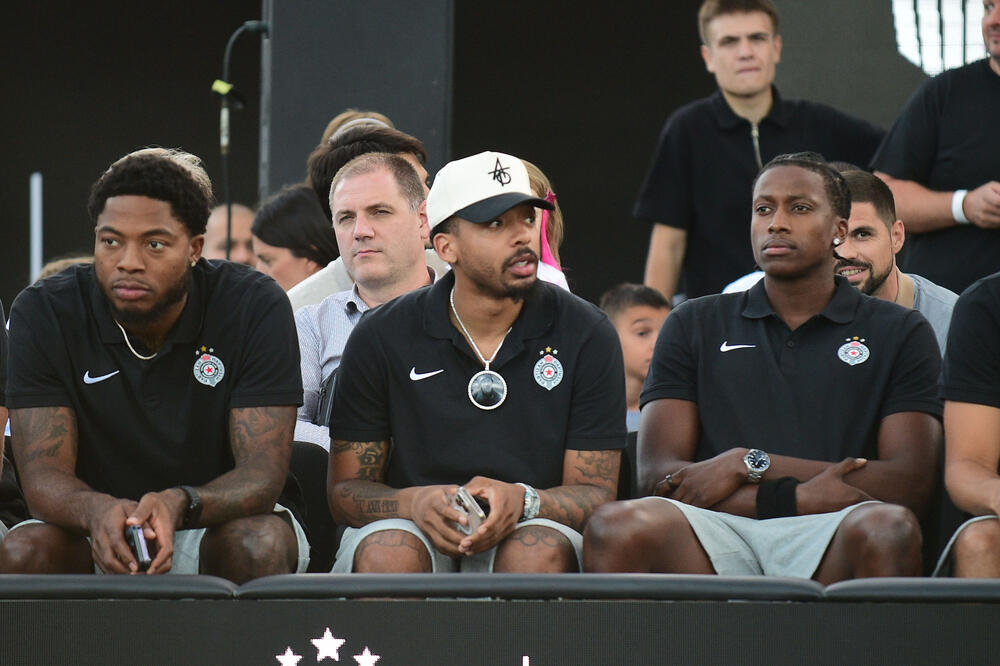 Košarkaš Partizana u prvom redu na utakmici Evrobasketa (Foto)