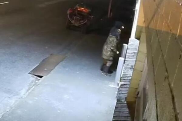 Otac koji je u begu već 4 godine sa troje dece konačno primećen?! Policija objavila snimak, evo za šta ga terete!