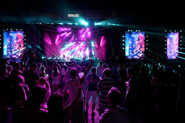 POČEO „BEER FEST” U OKVIRU „BEOGRADSKOG LETA”: Tri dana festivala, program traje do 1 čas iza ponoći