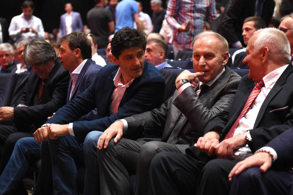 "Sad me svi zovu da me pitaju za koga ću da navijam"