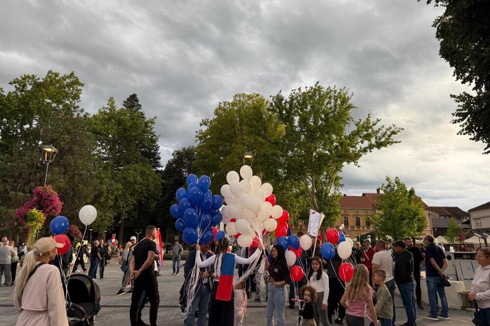 Direktor policije Vasiljević otkrio tačnu brojku: Evo koliko ljudi je danas izašlo na ulice Srbije