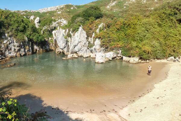 Ovo je dokaz da niko nije jači od prirode: Rajska peščana plaža na 100 metara od mora je najlepše mesto na svetu!