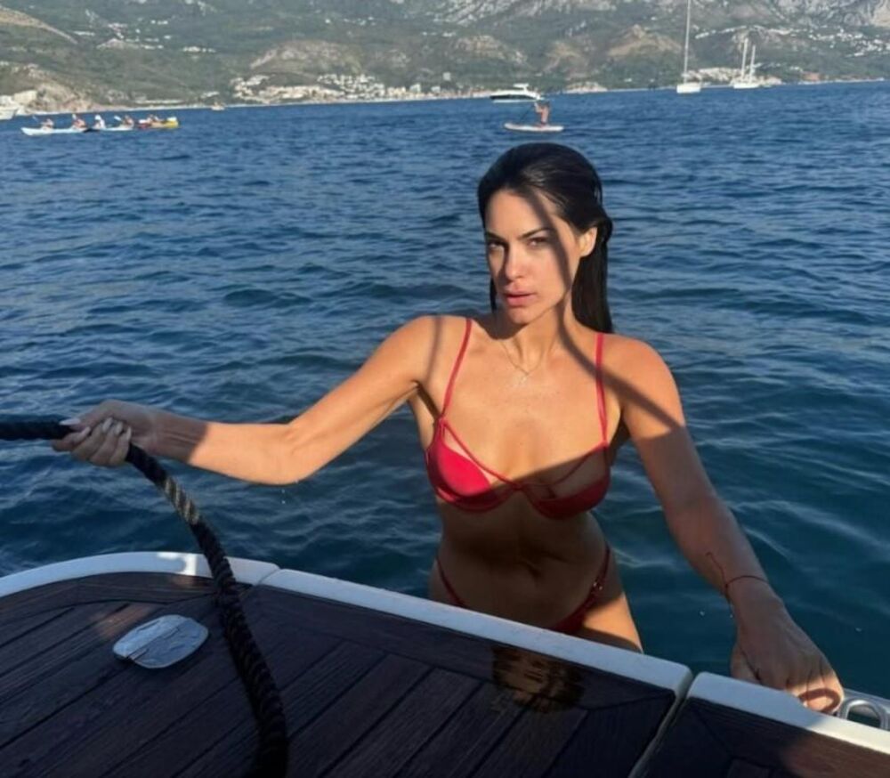 Isidora uživa na moru