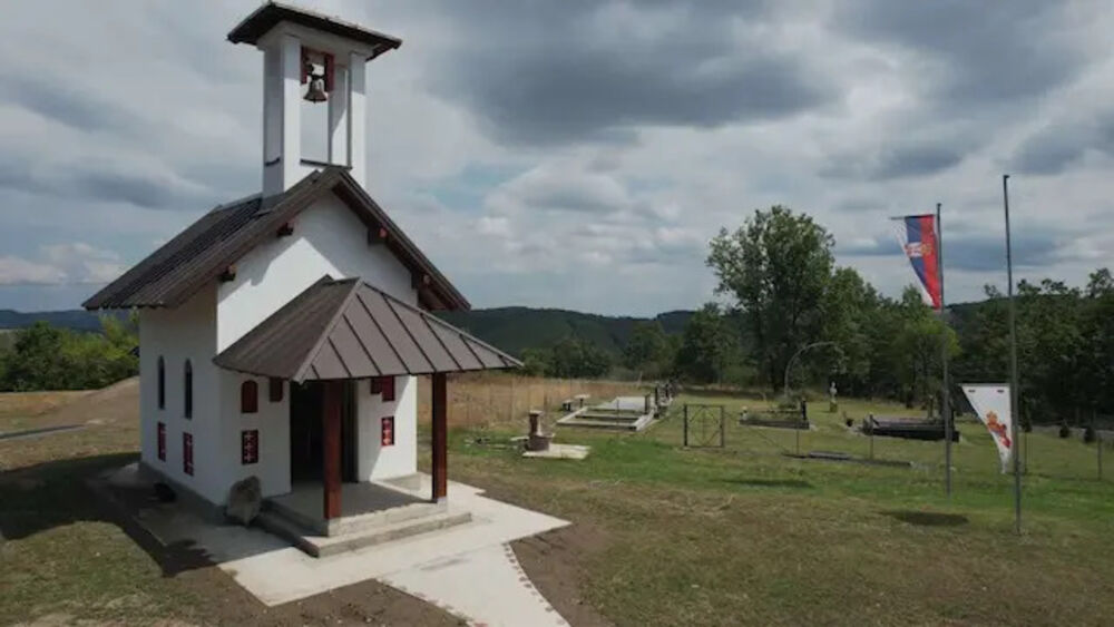 Oslikavanje zidova crkve podno Suvobora 