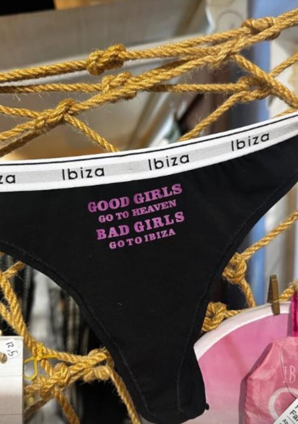 Perverzan natpis na gaćama