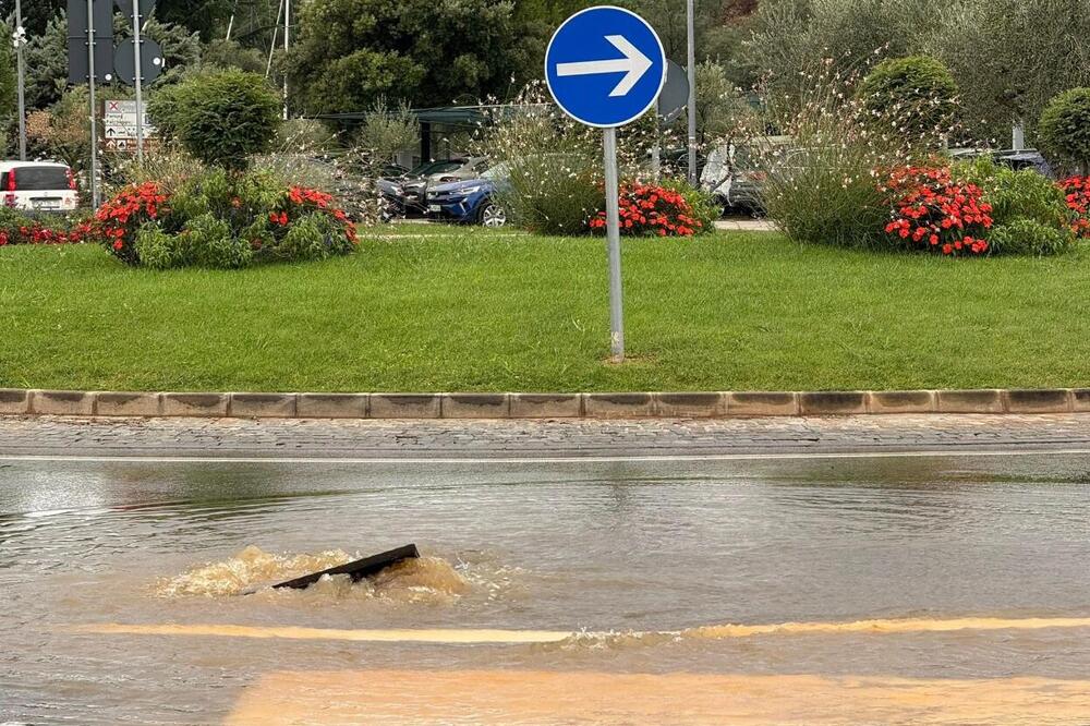 Nevreme okovalo region, u 2 sata zabeleženo gotovo 2.000 udara munja! U Sloveniji se izlile reke, a u Hrvatskoj...
