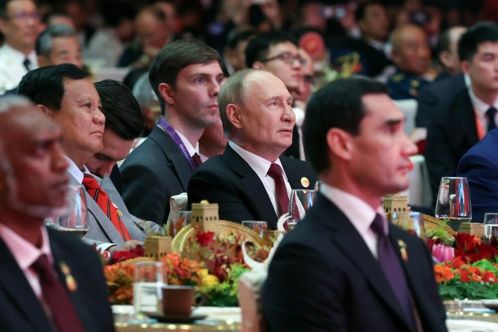 Jagnjeći kotleti i najbolje vino, ali to nije sve: Evo šta se jelo na svečanom ručku kod Si Đipinga!