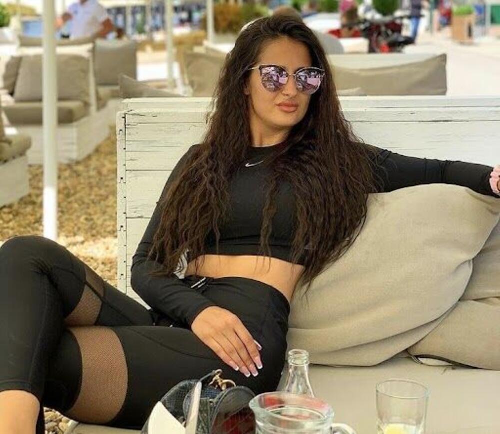 "ON JE DONOR, NE POSTOJI": Naša pevačica progovorila o ocu svog deteta: "BACIO MI PARE NA STO I REKAO DA ABORTIRAM"