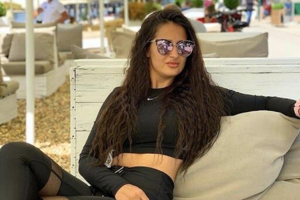 O kome li se radi? Pevačica rodila dete TAJANSTVENOM bogatašu, pa ga ZAUVEK PRECRTALA! Izjava šokira