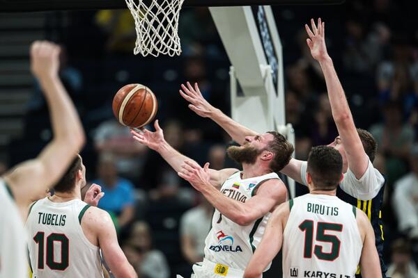 Litvanija pobedila Švedsku, ali teško da će slaviti trijumf (Video/Foto)