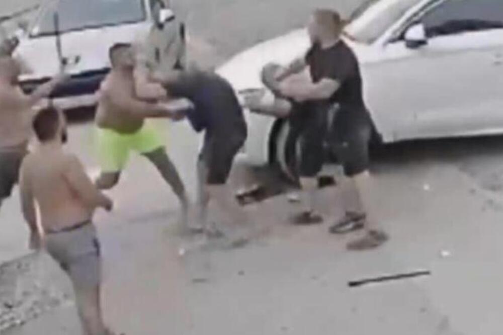 Brutalna makljaža dve grupe muškaraca na Medakoviću! Jedan je čak potegao i motku, a potukli se zbog... (VIDEO)