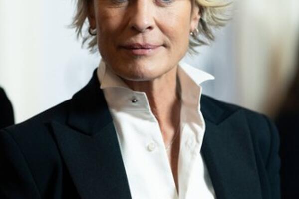 OSTAVILA VELIKI GRAD I OTIŠLA NA SELO! Sa 60 godina upoznala muškarca svojih snova i napustila BOGATSTVO i LUKSUZ