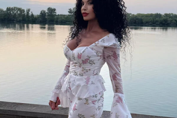 Da li je Lilika najvrelija baka u Srbiji? Izgleda bar 20 godina mlađe - kao STUDENTKINJA sa grudima od BETONA