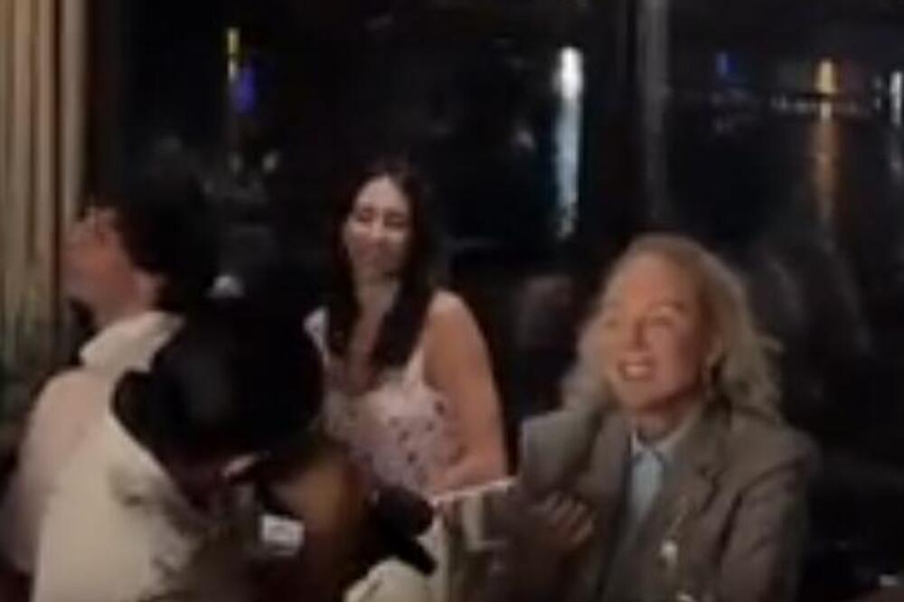 JELISAVETA I TEODOSIĆ SLAVILI ROĐENJE ĆERKE! Osvanuli prvi snimci, ne kriju ponos i sreću