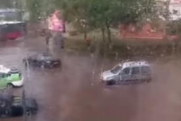 Prizor kao iz neke apokalipse! Snimak iz Kragujevca uplašio mnoge, pogledajte ovaj potop! (VIDEO)