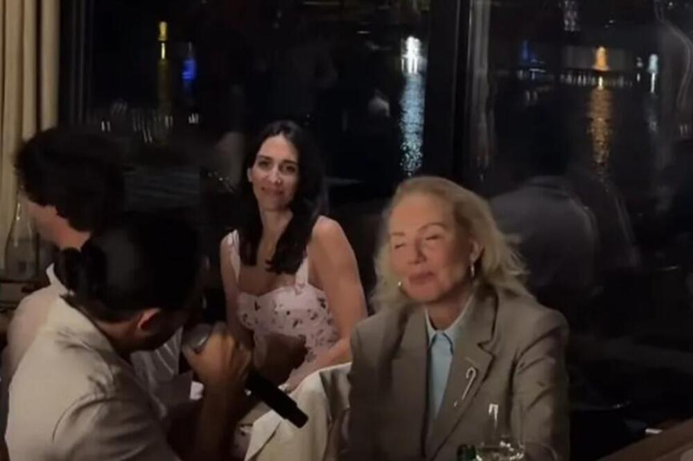 LEPA BRENA NE MOŽE DA DOĐE SEBI POSLE POROĐAJA! Evo u kakvom stanju je uhvaćena i sa KIM