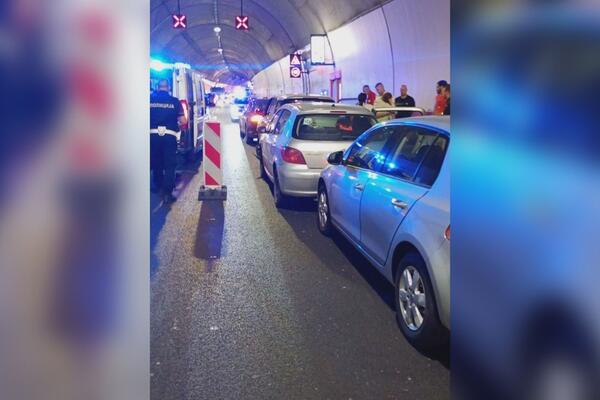 Tri osobe povređene u lančanom sudaru u tunelu Laz! Ovo su prve slike sa lica mesta (FOTO)
